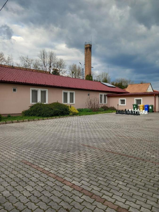 Kata Panzio Hotel Oroszlany ภายนอก รูปภาพ