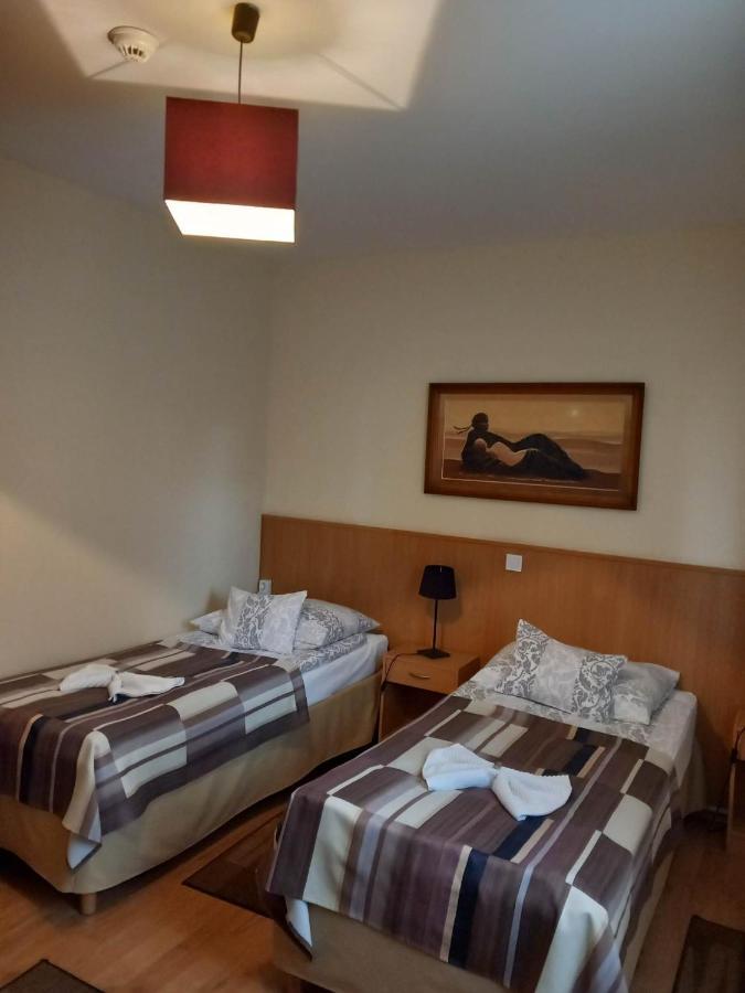 Kata Panzio Hotel Oroszlany ภายนอก รูปภาพ