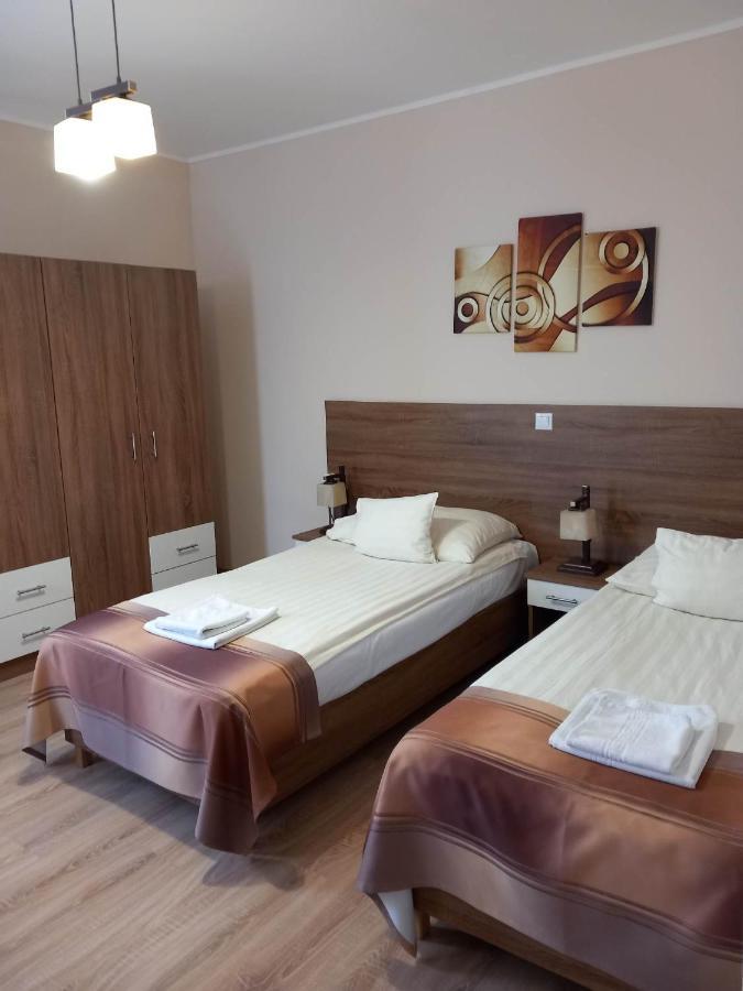 Kata Panzio Hotel Oroszlany ภายนอก รูปภาพ