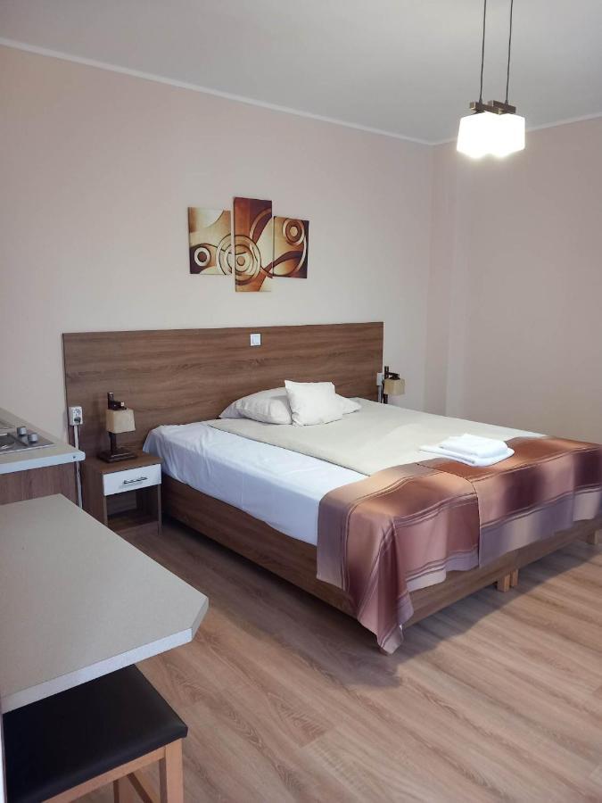 Kata Panzio Hotel Oroszlany ภายนอก รูปภาพ