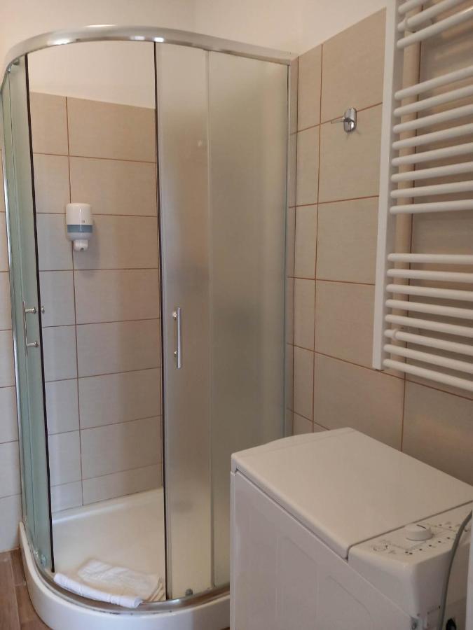 Kata Panzio Hotel Oroszlany ภายนอก รูปภาพ