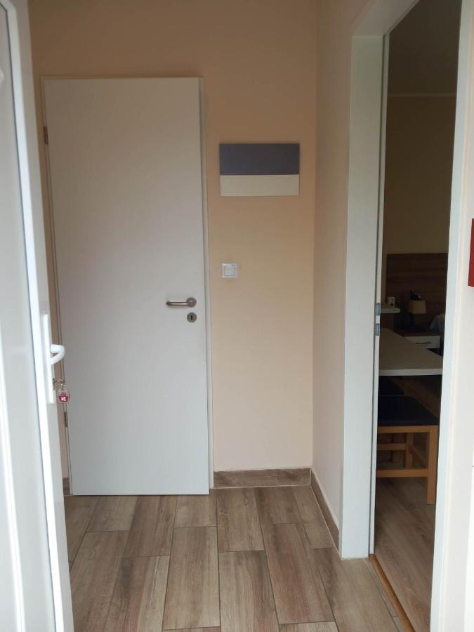 Kata Panzio Hotel Oroszlany ภายนอก รูปภาพ
