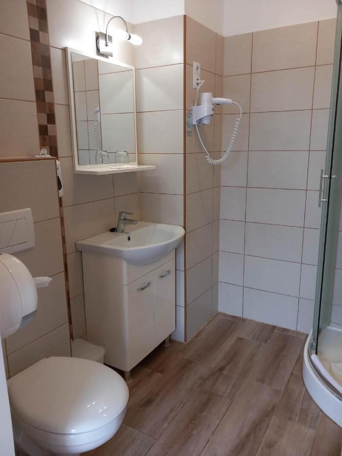 Kata Panzio Hotel Oroszlany ภายนอก รูปภาพ