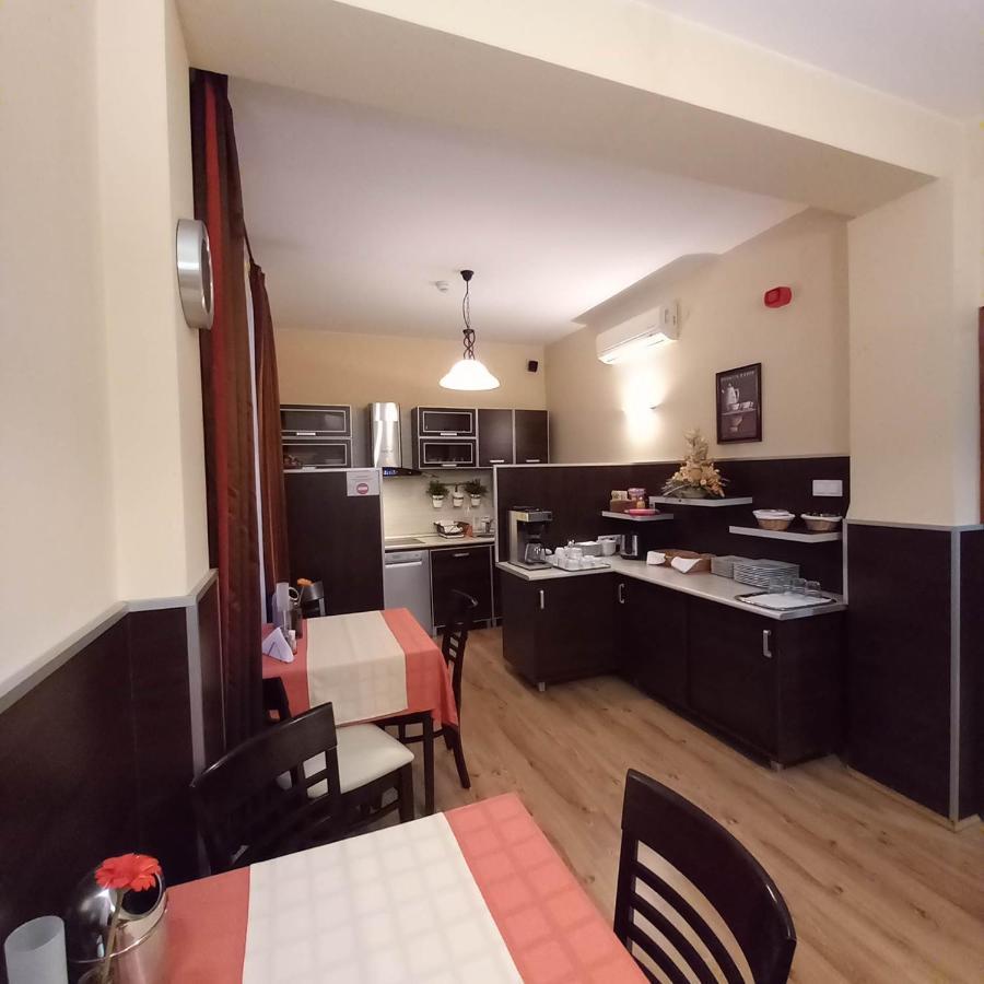 Kata Panzio Hotel Oroszlany ภายนอก รูปภาพ